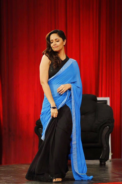 Hot TV Actress Anasuya Bharadwaj Long Hair pics In Blue Saree 2